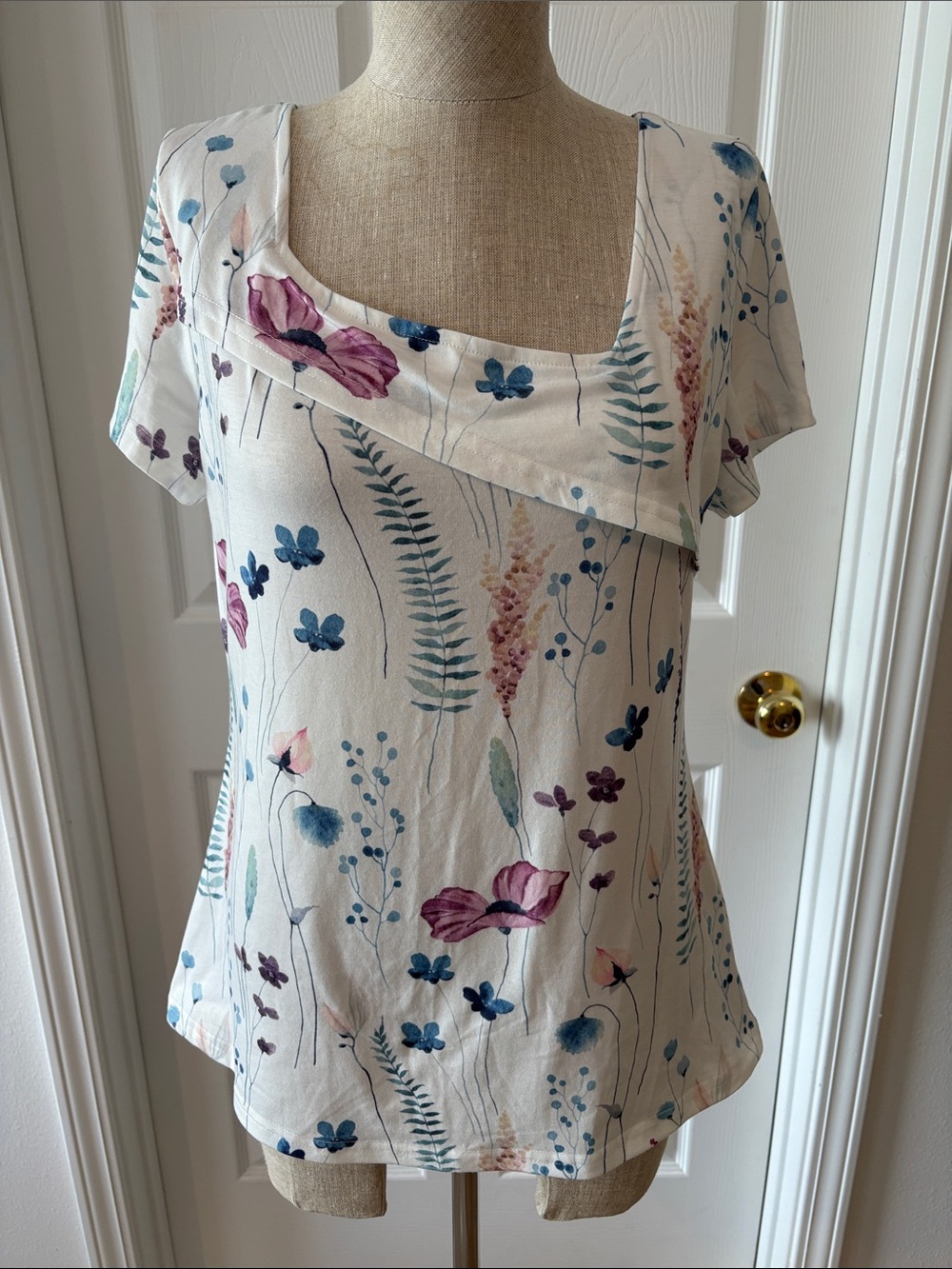 Cute summer top . Size M